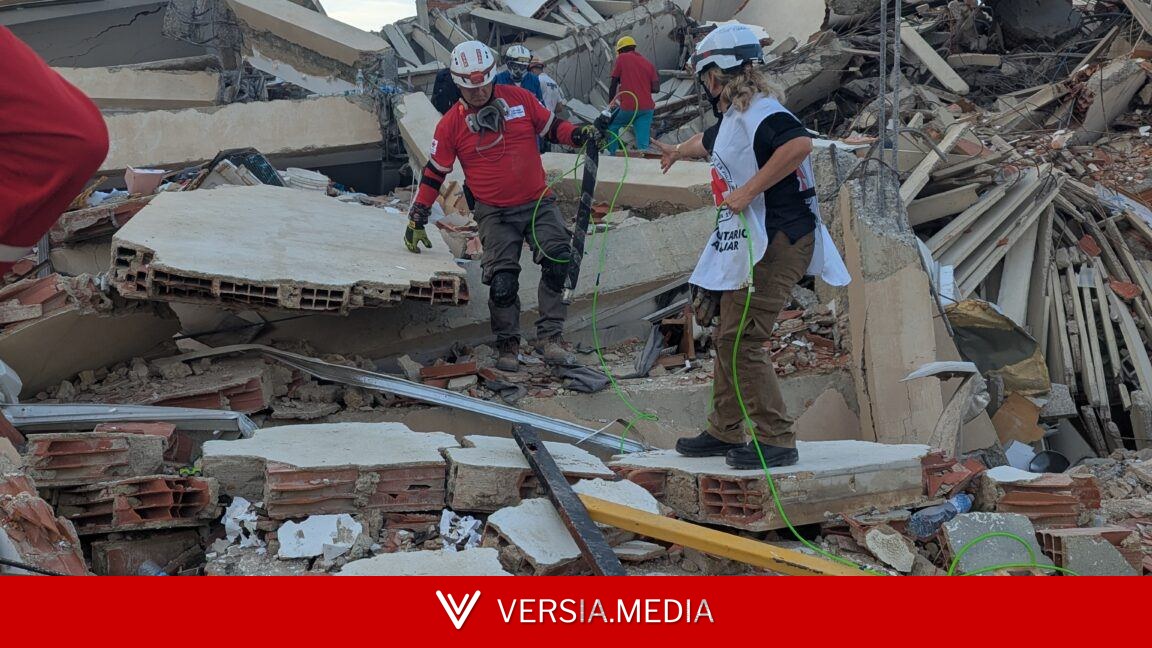 Robot snakes searched for Venezuela earthquake survivors in collapsed buildings